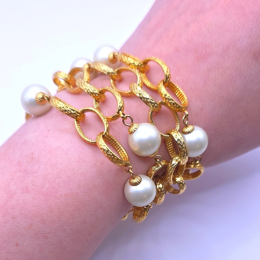 Elegant Goldtone Chain Link and Faux Pearl Bracelet